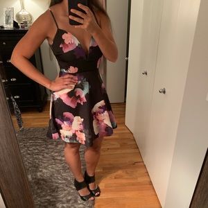 Floral cocktail dress. Size medium.